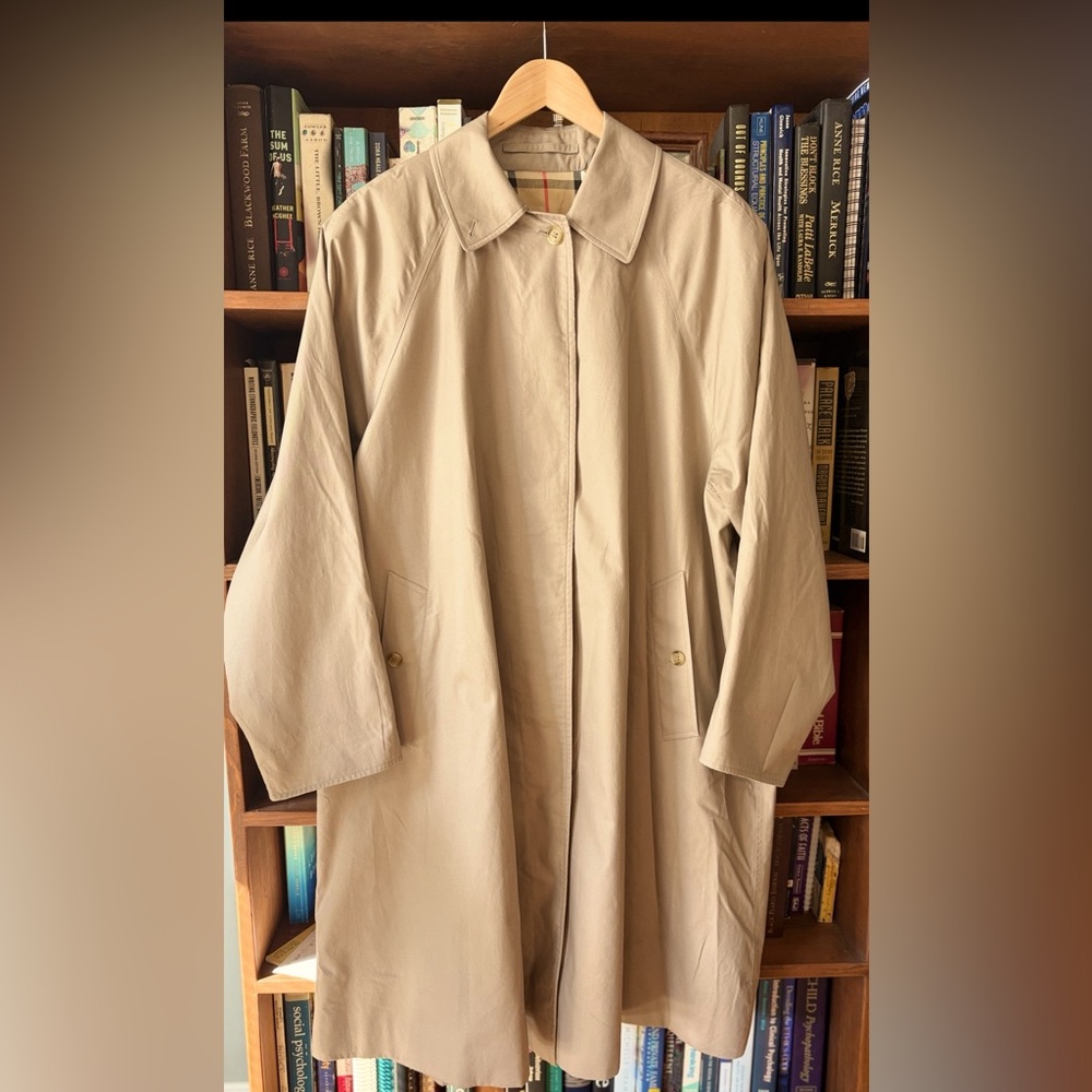 Burberry Beige Camden Coat with Iconic Check Pattern